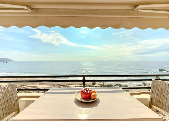 Panoramic Balcony Aeolos 108